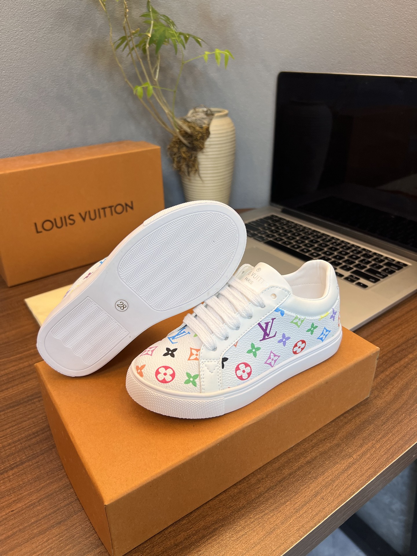 Children's shoes child